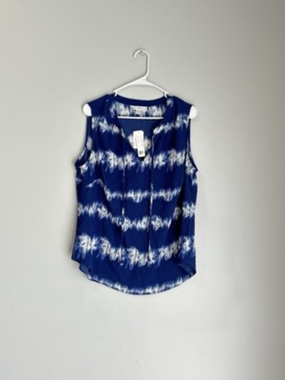 Counterparts Blue White Abstract Sleeveless Tie Neck Blouse 1X